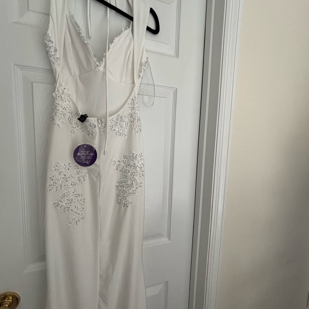 Windsor White Embellished Lace Evening Dress - Picture 4 of 5
